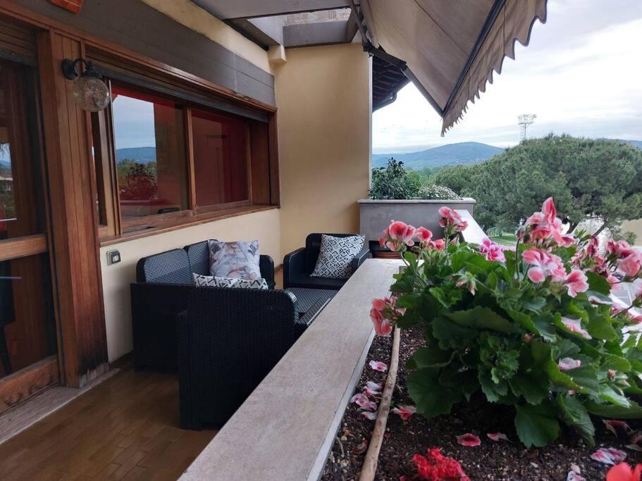 Ferienwohnung Lungarno 32 With Private Parking Florenz Exterior foto